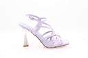 Sandales Albano violettes avec brides croisées et talon haut
Chaussures Albano en cuir violet avec talon géométrique de 11 cm
Sandales élégantes Albano avec semelle en cuir et design raffiné
Zoom sur les brides croisées et le talon structuré des sandales Albano
