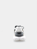 sneaker balmain unicorn blanche et noire en néoprène et cuir
vue latérale chaussure balmain unicorn avec semelle sabot
détail tête de lion balmain sur sneaker unicorn
sneaker luxe balmain pour homme et femme blanc noir
chaussure balmain unicorn silhouette futuriste semelle sculptée